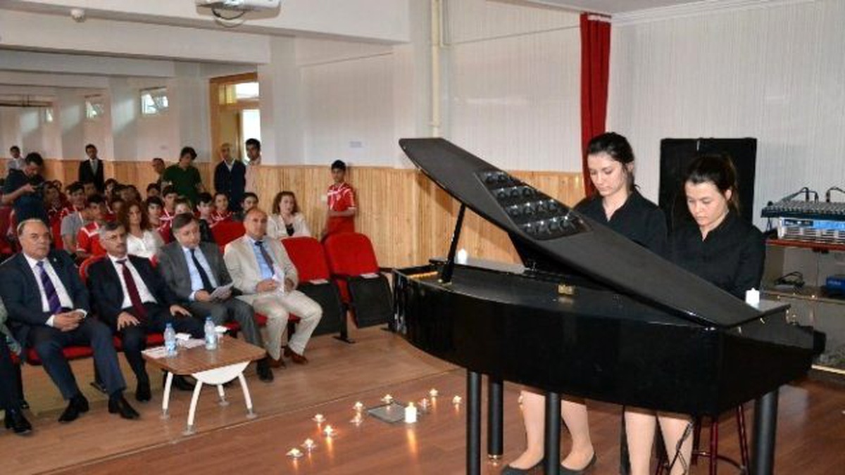 Güzel Sanatlar Lisesi Öğrencilerinden Piyano Dinletisi