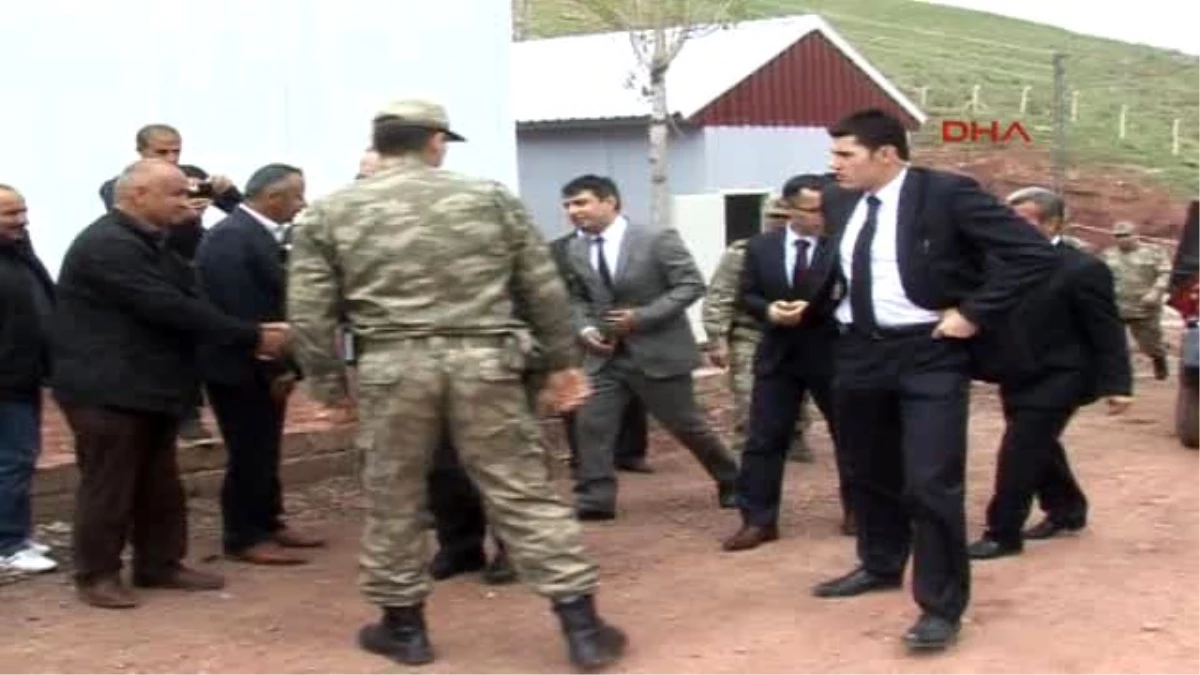 Hakkari - Çukurca\'daki Üzümlü Sınır Kapısı Pasaportlu Geçişe Açıldı