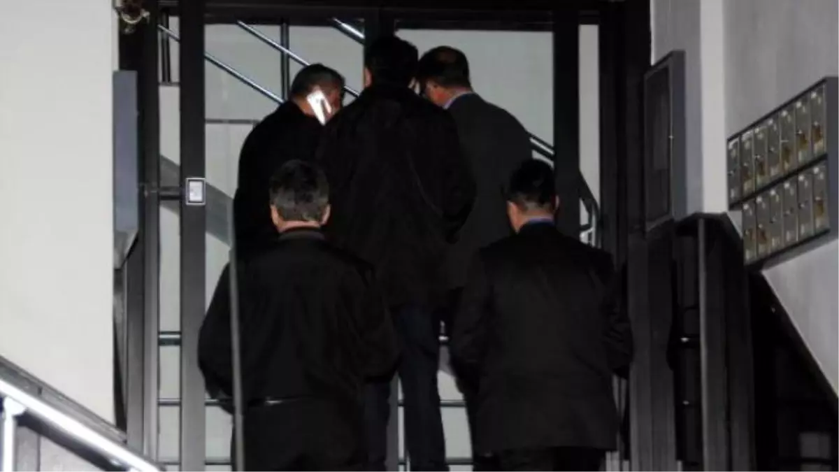 Hakkında Gözaltı Kararı Alınan Savcı Aziz Takçı Evinde Bulunamadı