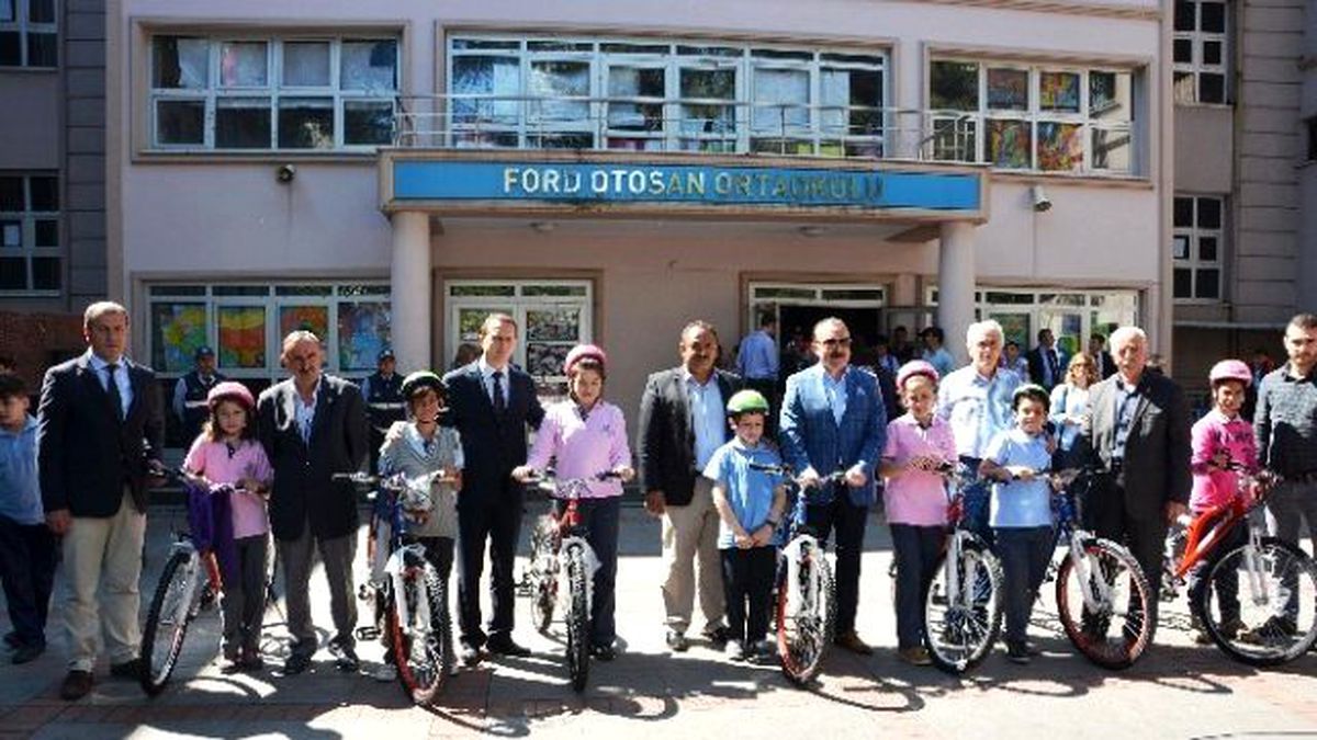 İzmit Belediyesi Bisiklet Dağıtımını Sürdürüyor