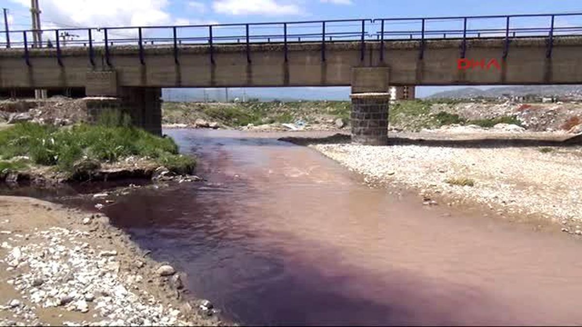 Kahramanmaraş Atıklar, Aksu Çayı\'nın Rengini Değiştirdi