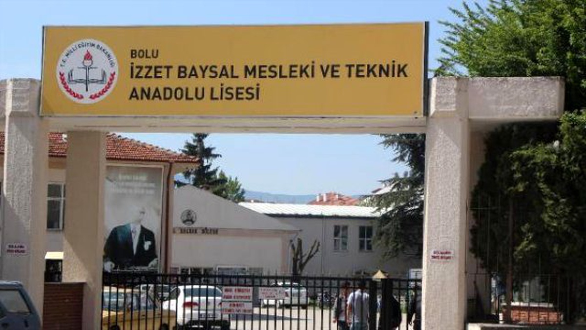 Lise Öğrencisi Kavga Ettiği 2 Öğrenciyi Bıçakladı