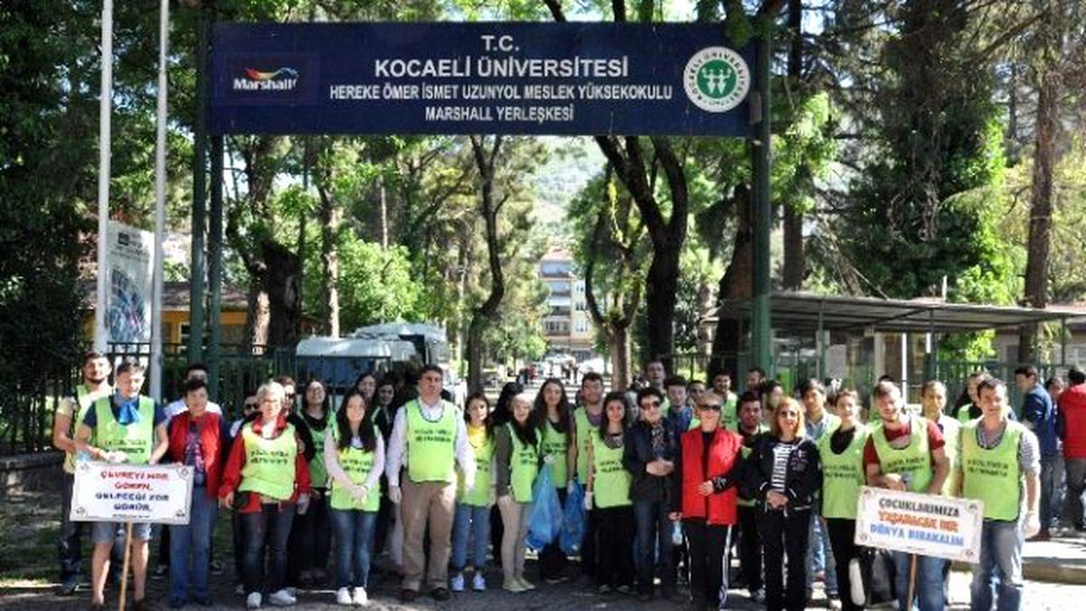 Öğrenciler\'den "Çevreye Duyarlılık Yürüyüşü"