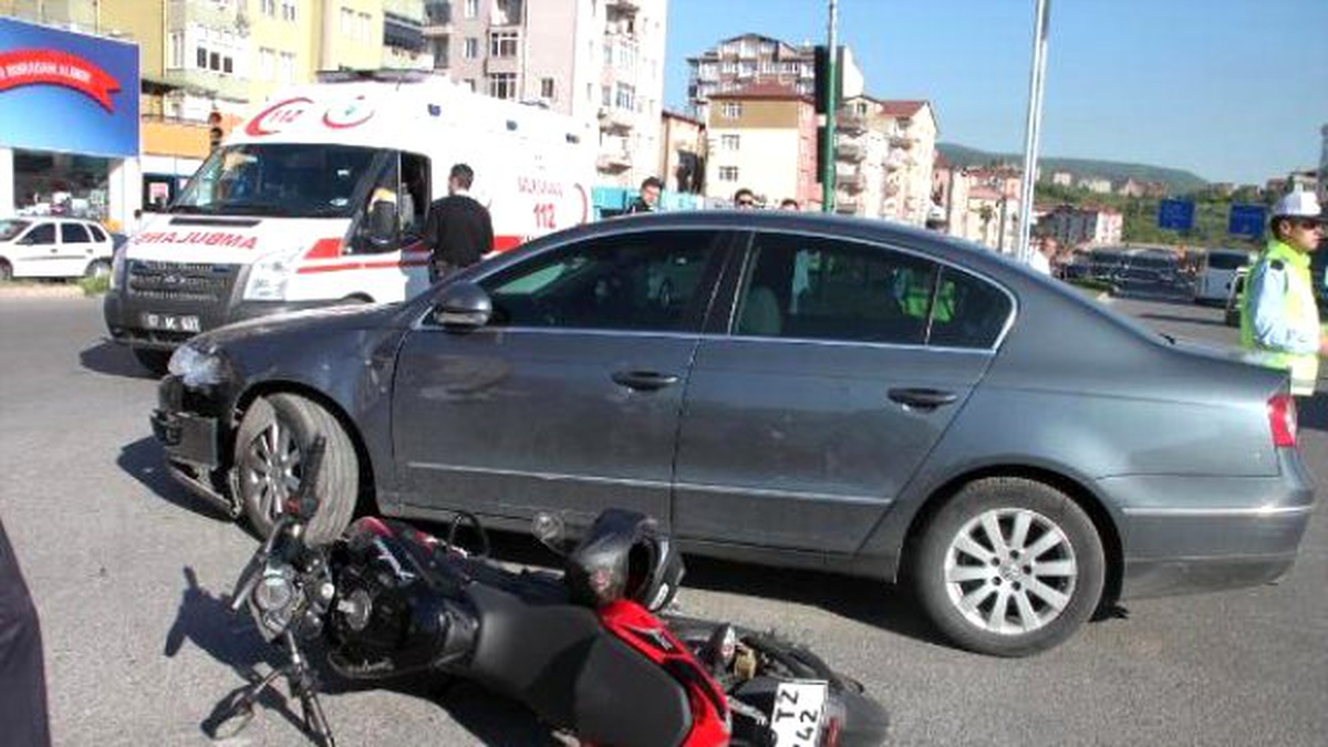 Zonguldak\'ta Otomobil ile Çarpışan Motosikletin Sürücüsü Yaralandı