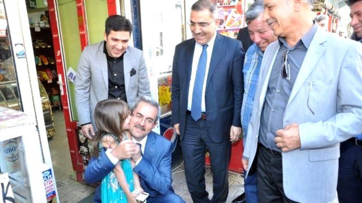 Ünüvar ile Çelikcan Esnafı Gezdi
