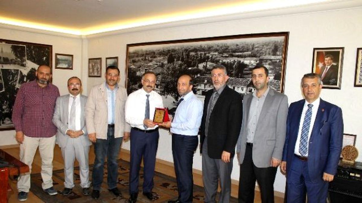 Yıldız\'dan Perder\'e Şefkat Plaketi