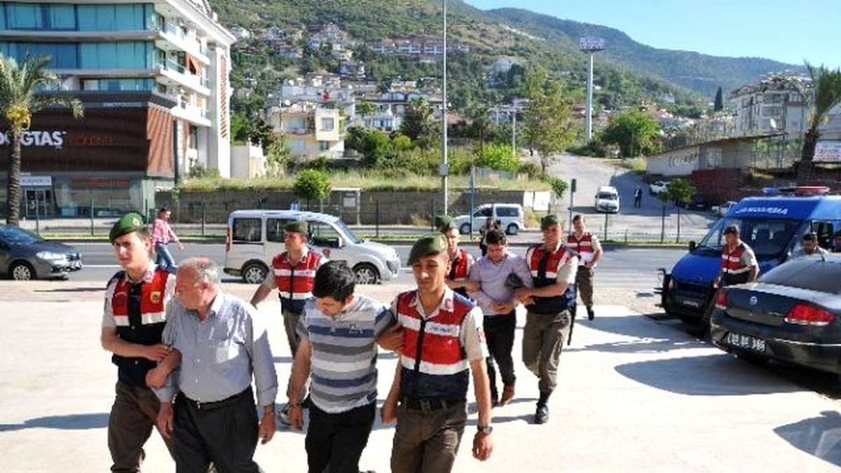 Alanya\'da Sigara Kaçakçıları Tutuklandı
