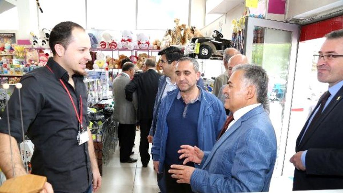 Başkan Memduh Büyükkılıç Köşk Mahallesi\'nde