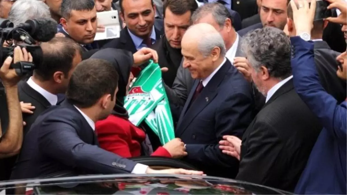 Beşiktaşlı Bahçeli Bursaspor Atkısını Taktırmadı