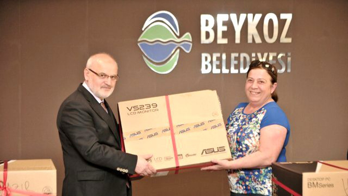 Beykoz Belediyesi\'nden Muhtarlara Bilgisayar Desteği