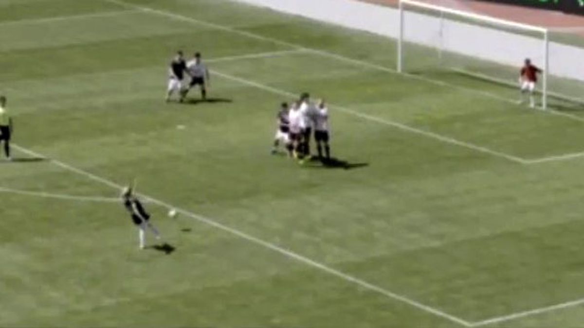 Burcu Esmersoy'dan Muhteşem Frikik Golü