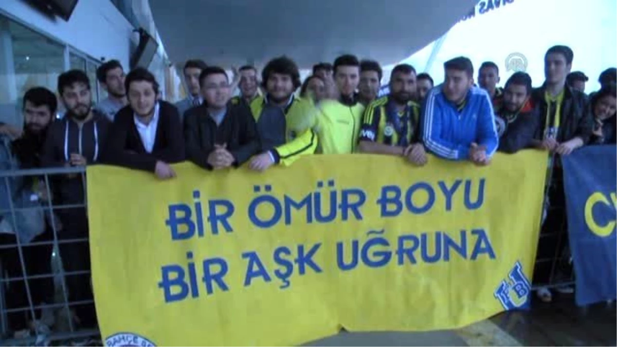 Fenerbahçe Kafilesine Coşkulu Karşılama