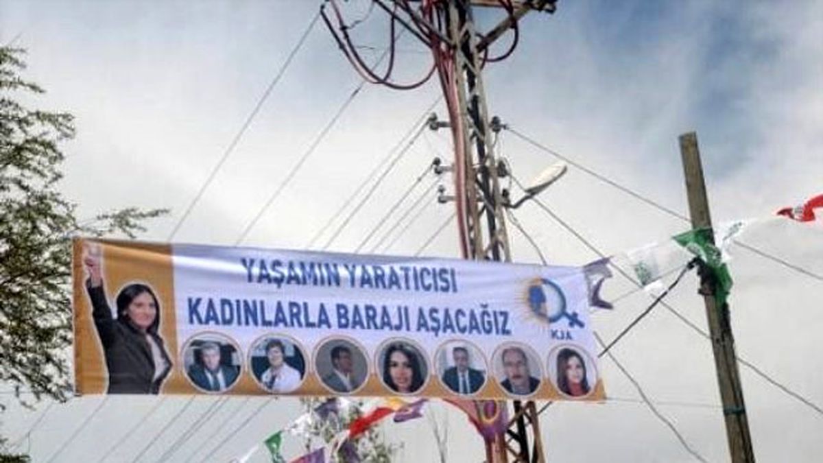 HDP\'den Skandal Pankart!