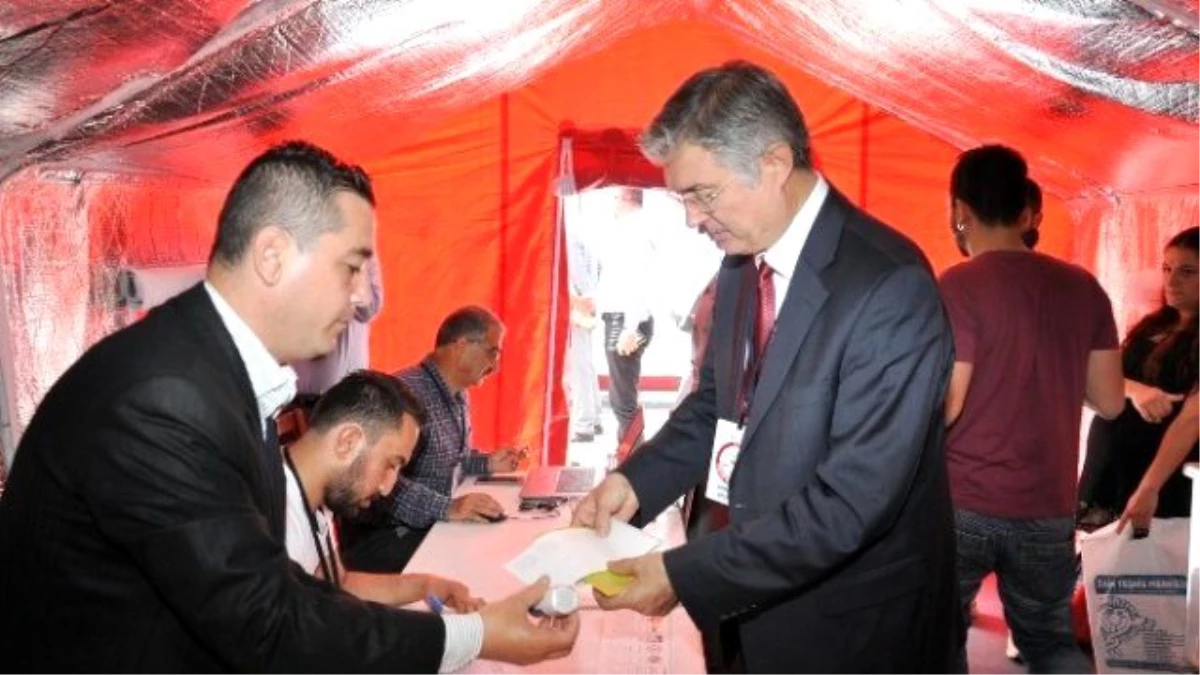 KKTC\'deki Türk Seçmenler Oy Vermeye Başladı