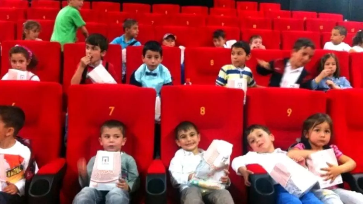 Miniklerin Sinema Keyfi Sürüyor