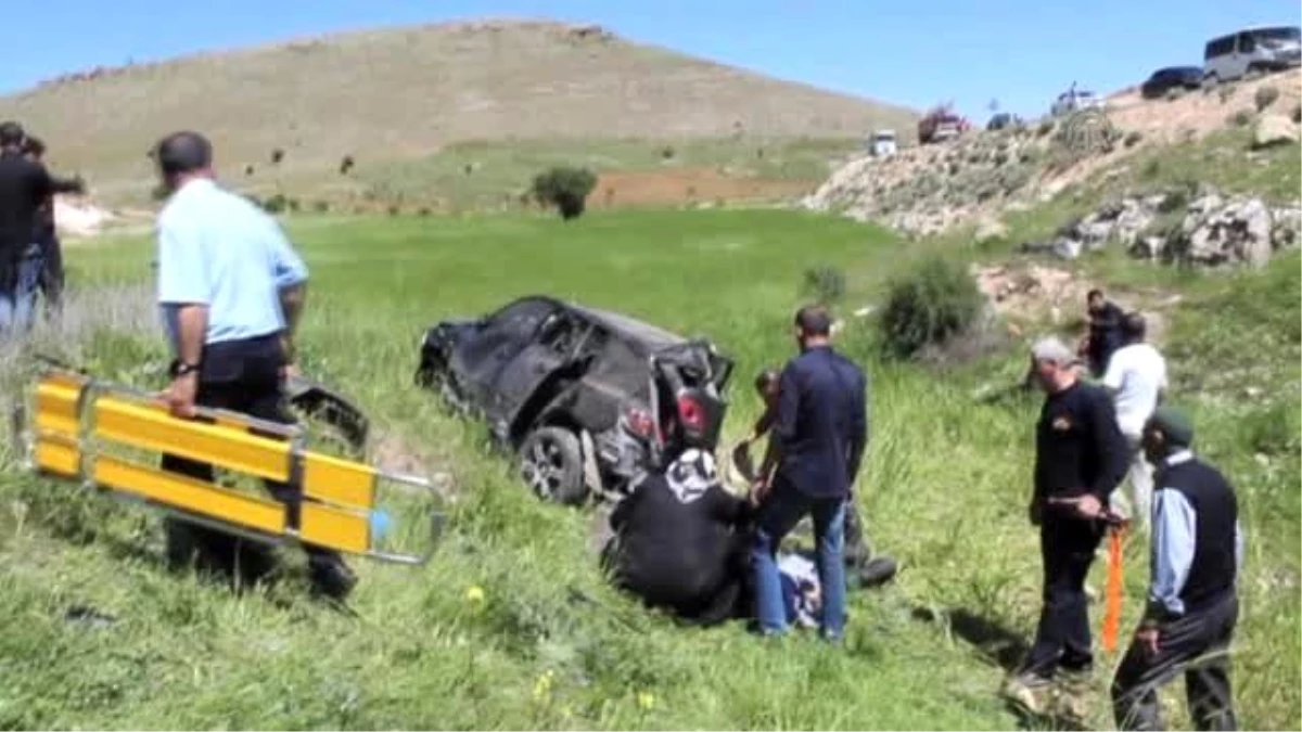 Otomobil Şarampole Devrildi: 1 Ölü, 5 Yaralı