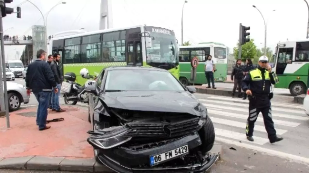 Sendika Başkanının Aracı Ambulansla Çarpıştı: 3 Yaralı