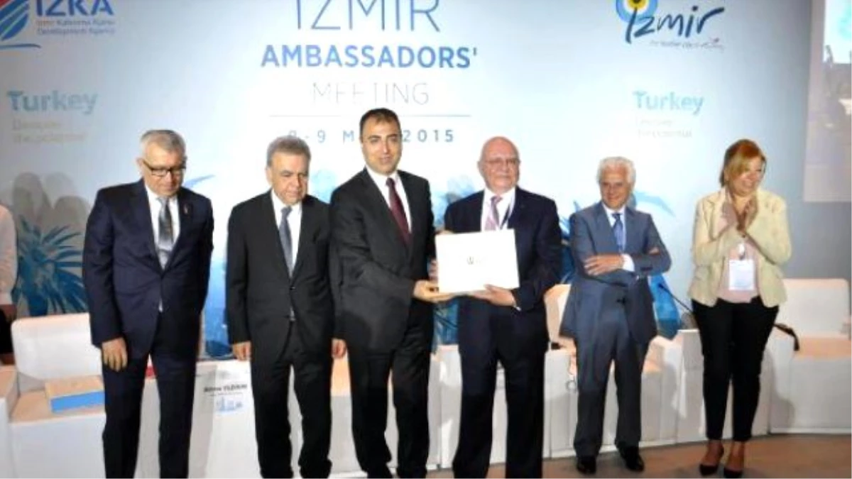 Türkiye\'de Görev Yapan Büyükelçiler İzmir\'de Buluştu