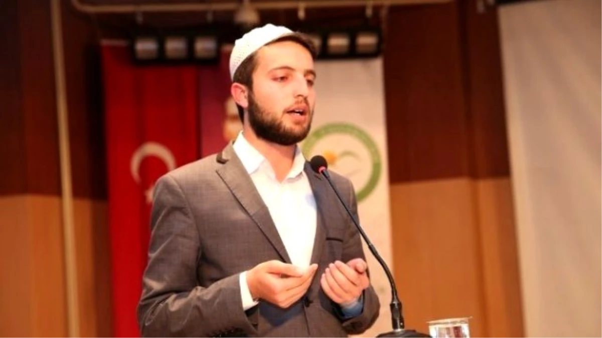 Vefat Eden Üniversite Öğrencisi Ahmet Porsuk İçin Anma Programı Düzenlendi