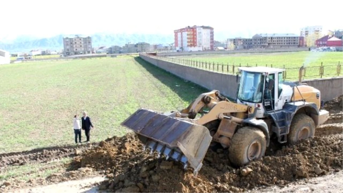 Yüksekova Belediyesi Yol Çalışmalarına Devam Ediyor