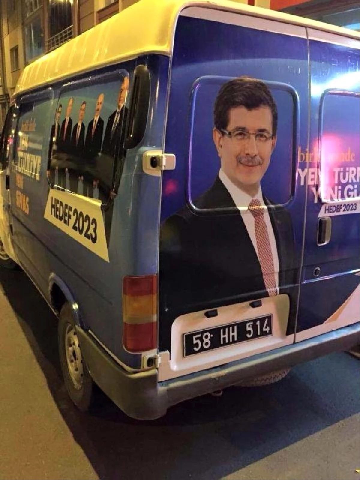 AK Parti Giydirmeli, Resmi Plakalı Belediye Minibüsü Kiralıkmış