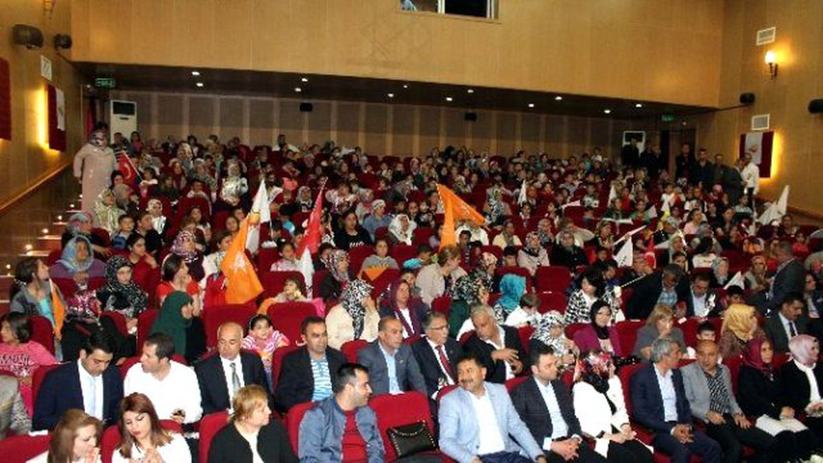 Ak Partililer\'den Anneler Günü Etkinliği