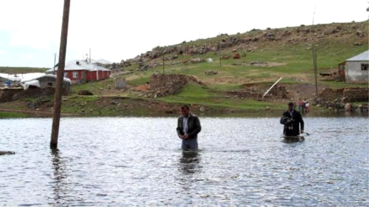 Baraj Suları Yükselince 70 Hane Mahsur Kaldı