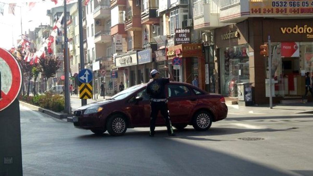Çanakkale\'de Feribot Kuyruğu