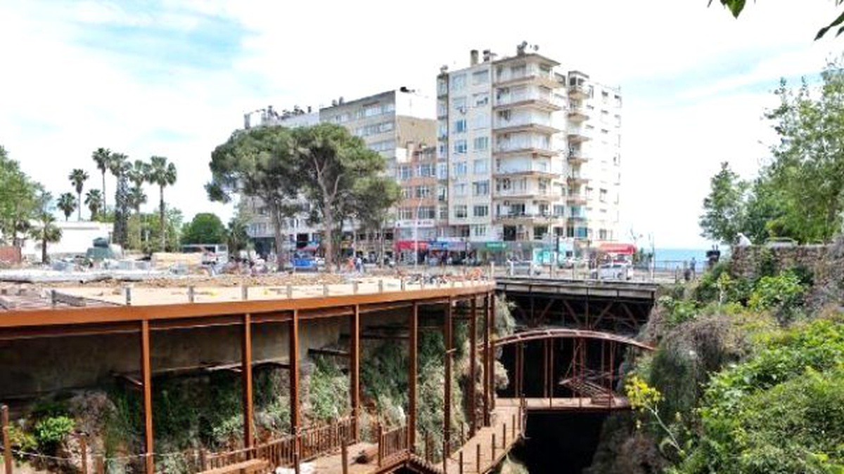 Doğa Harikası Kadınyarı\'na Betondan Şelale