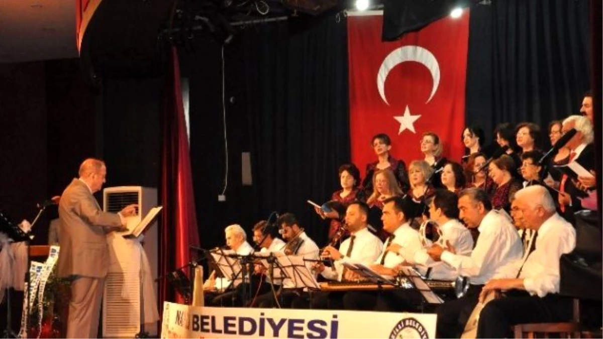 Nazilli Türk Sanat Müziği Korosu \'Bahar Konseri\' ile Büyüledi