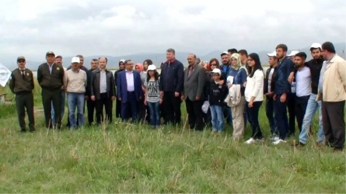 Öğrenciler Akgöl\'de Dünya Göçmen Kuşları Gününü Kutladı