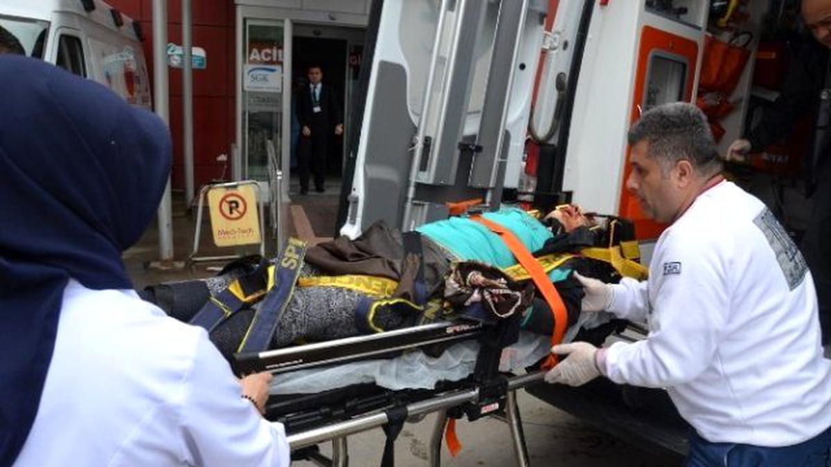 Otomobilin Çarptığı Kadın Ağır Yaralandı