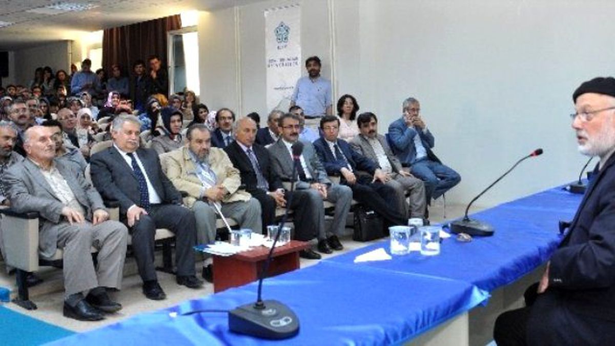 Prof. Dr. Yusuf Ziya Kavakçı Neü\'de Konferans Verdi