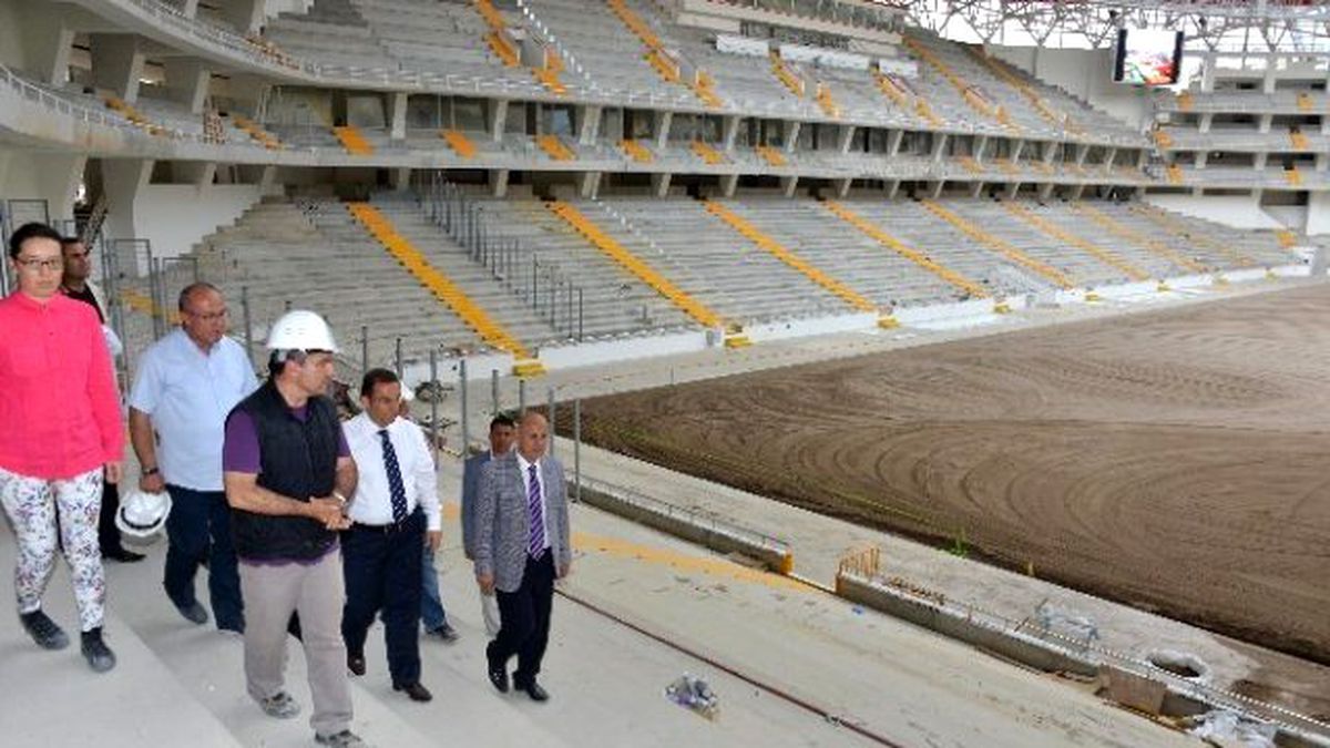Vali Türker, Antalya Stadyumunda İncelemelerde Bulundu