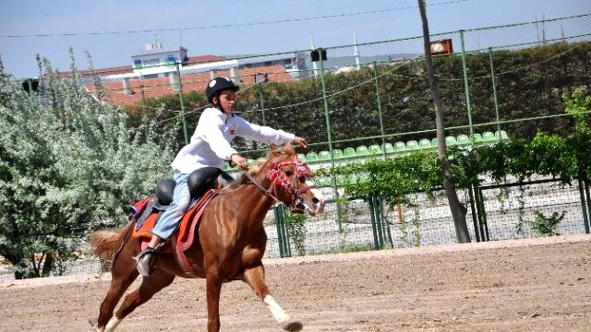 Yörüklerin Cirit Gösterileri Nefes Kesti