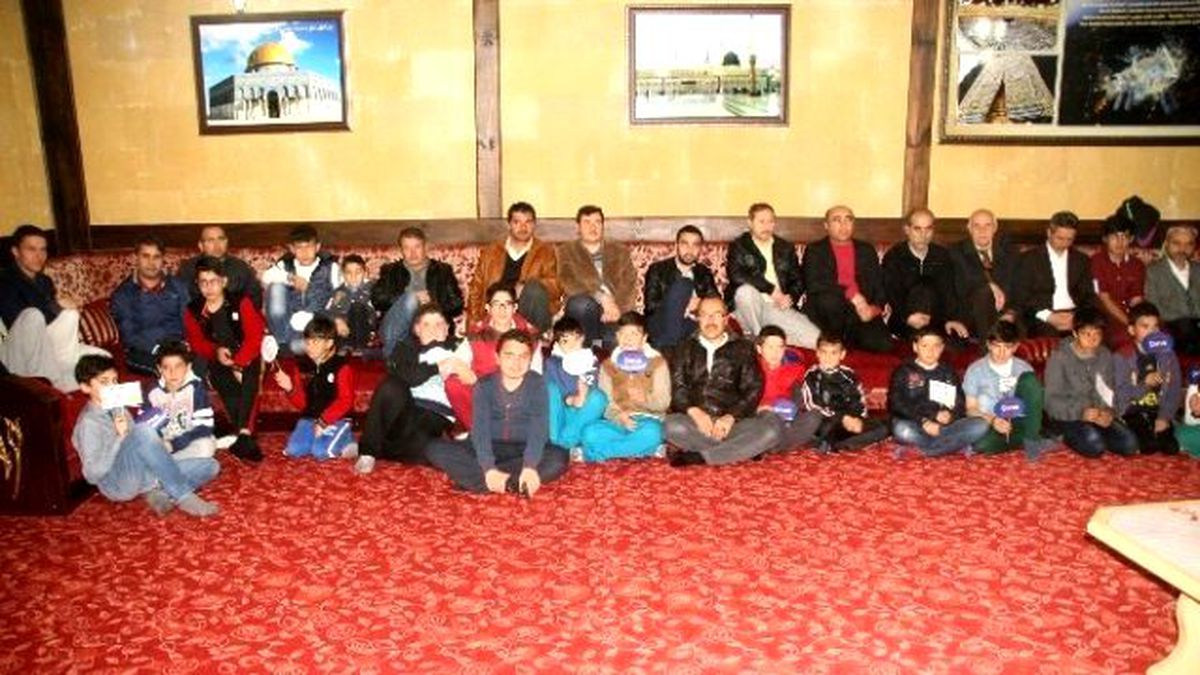 Yozgat\'ta Çocuklar Hediyelerle Camiye Alıştırılıyor