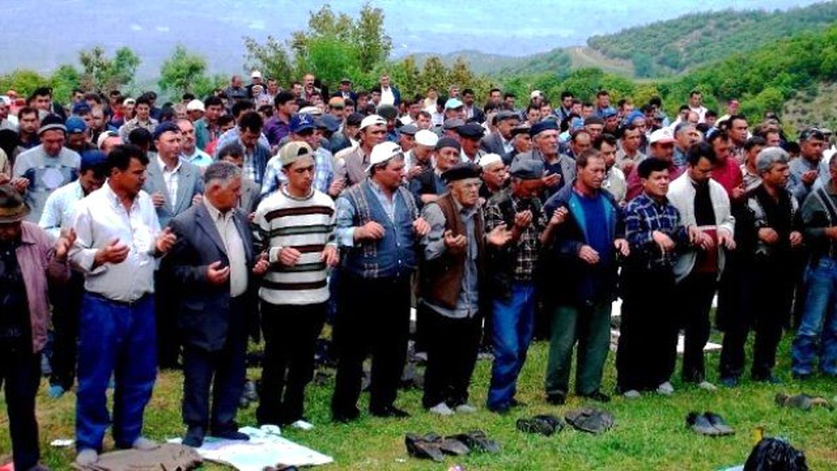 Yüzlerce Çiftçi Yağmur Duası Yaptı