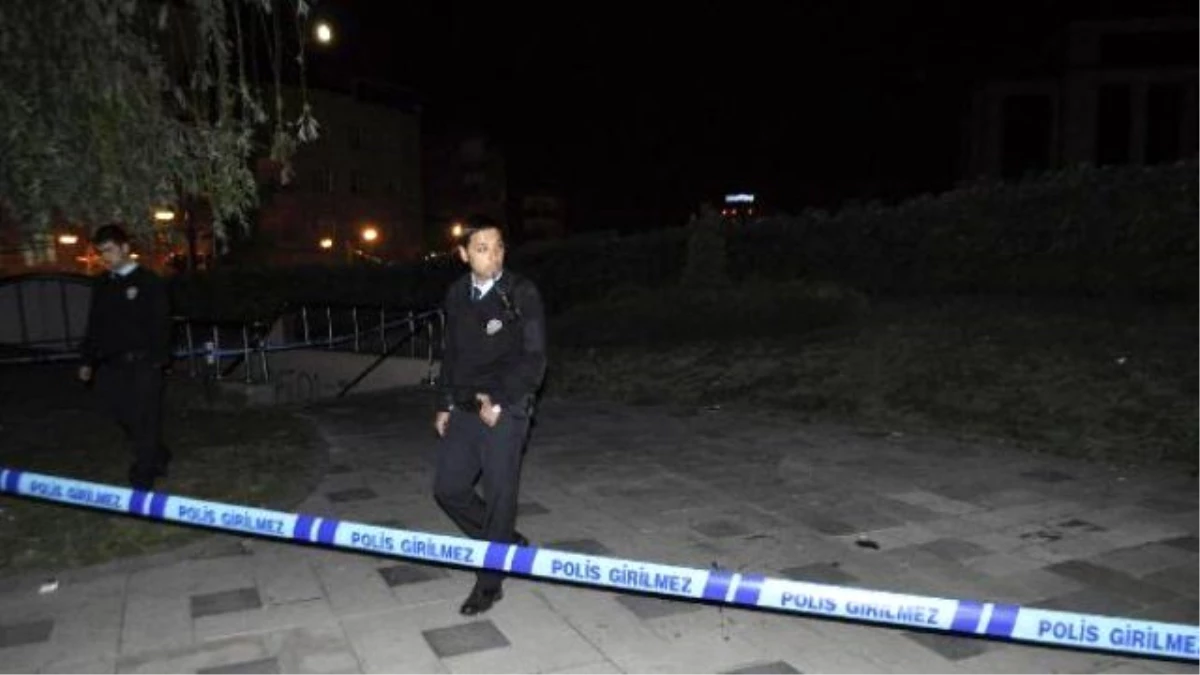 Zeytinburnu\'nda Silahlı Kavga: 1 Yaralı
