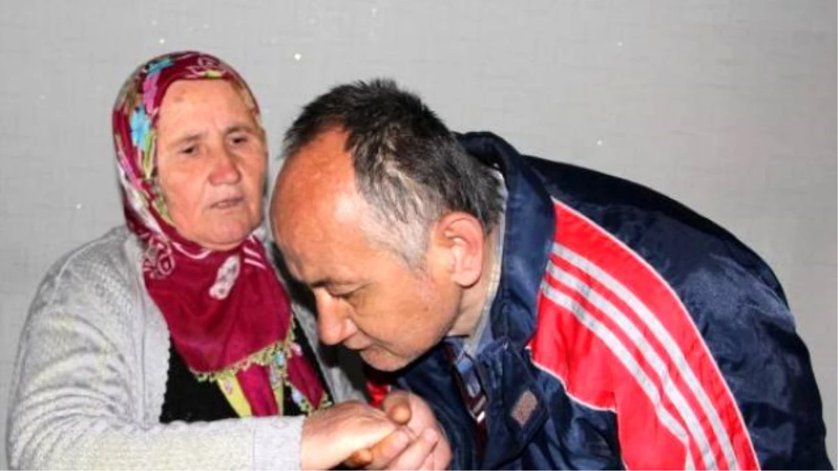 10 Yıl Önce Anneler Günü\'nde Kaybolan Oğlunun Dönmesini Bekliyor