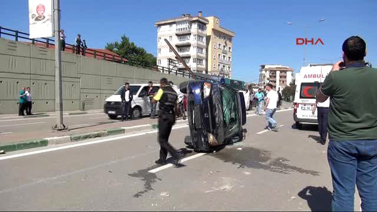 3 Metrelik Demir Çubuk Otomobile Saplandı