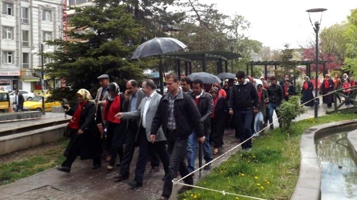 AK Parti\'den \'Anneler Günü\' Yürüyüşü