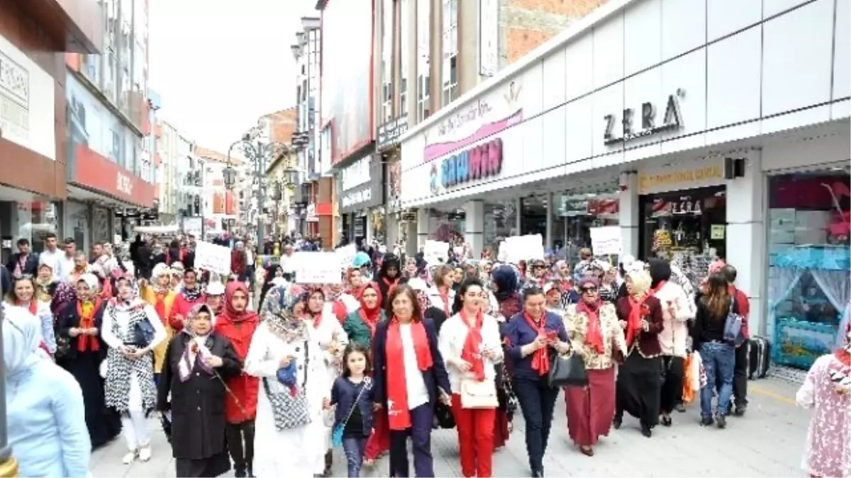 Ak Partili Kadınlardan Anneler Günü Yürüyüşü