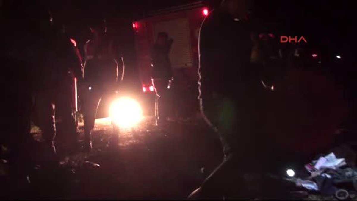 Antalya\'da Karpuz Yüklü Kamyon Uçuruma Yuvarlandı: 1 Ölü