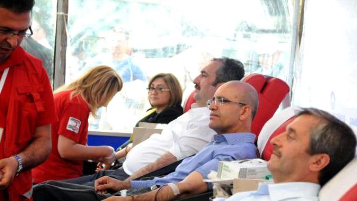 Bakan Şimşek Kan Bağışı Yaptı