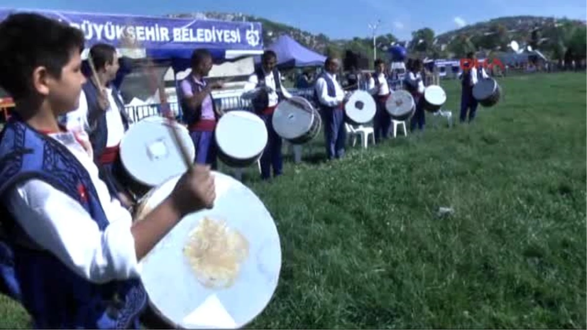 Bin Pehlivan Altın Kemer İçin Er Meydanında