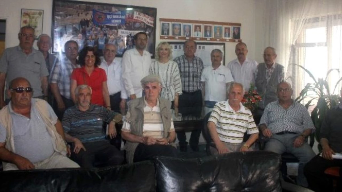 CHP\'li Figen Çalıkuşu Emekliler Derneği\'ni Ziyaret Etti