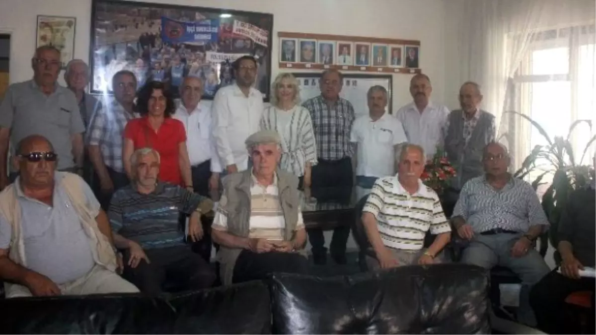 CHP'li Figen Çalıkuşu Emekliler Derneği'ni Ziyaret Etti