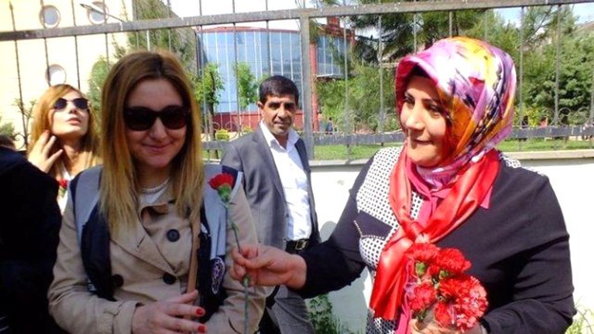 Dürdane Yalar\'dan Anneler Günü Mesajı