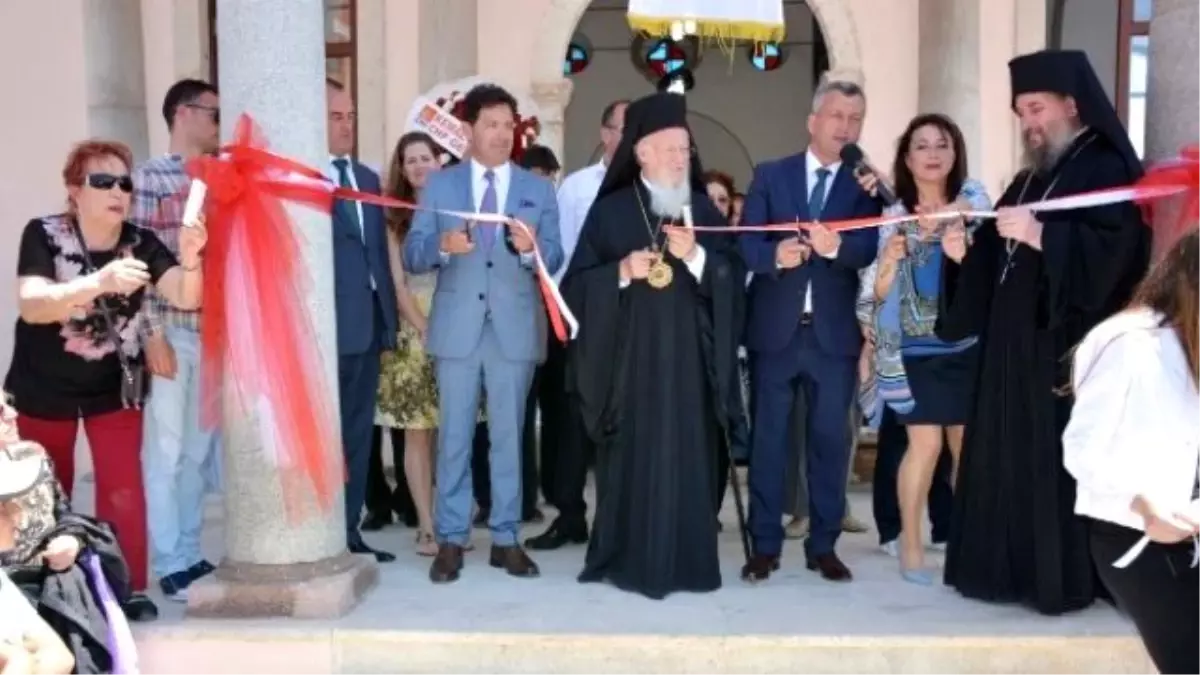 Ezan Sesi Eşliğinde Kilise Açılışı