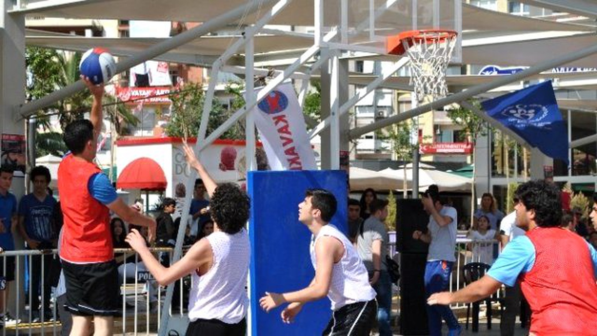 Gençlerden Aydın\'da Sokak Basketbol Şöleni
